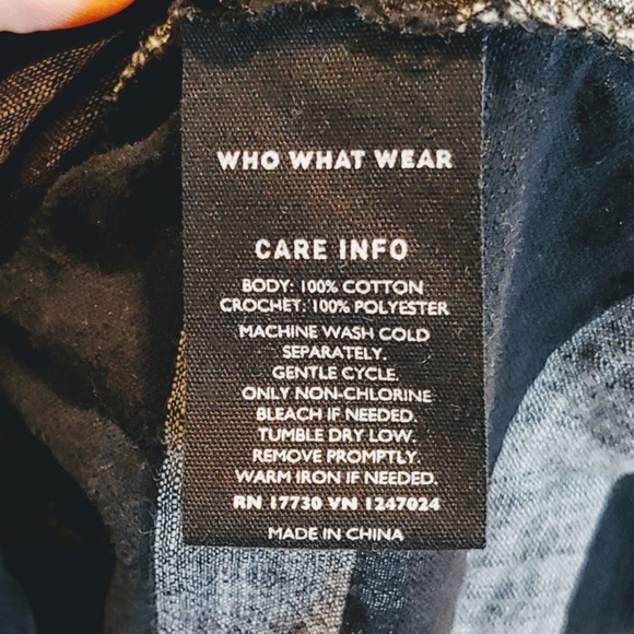 Who What Wear | V-Neck Balloon Sleeve Blouse | XS - Picture 7 of 7